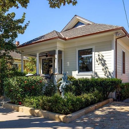 Upscale Downtown Home Walk To Beach Shops Bars 2 圣巴巴拉 外观 照片