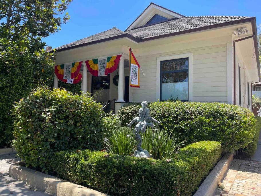 Upscale Downtown Home Walk To Beach Shops Bars 2 圣巴巴拉 外观 照片