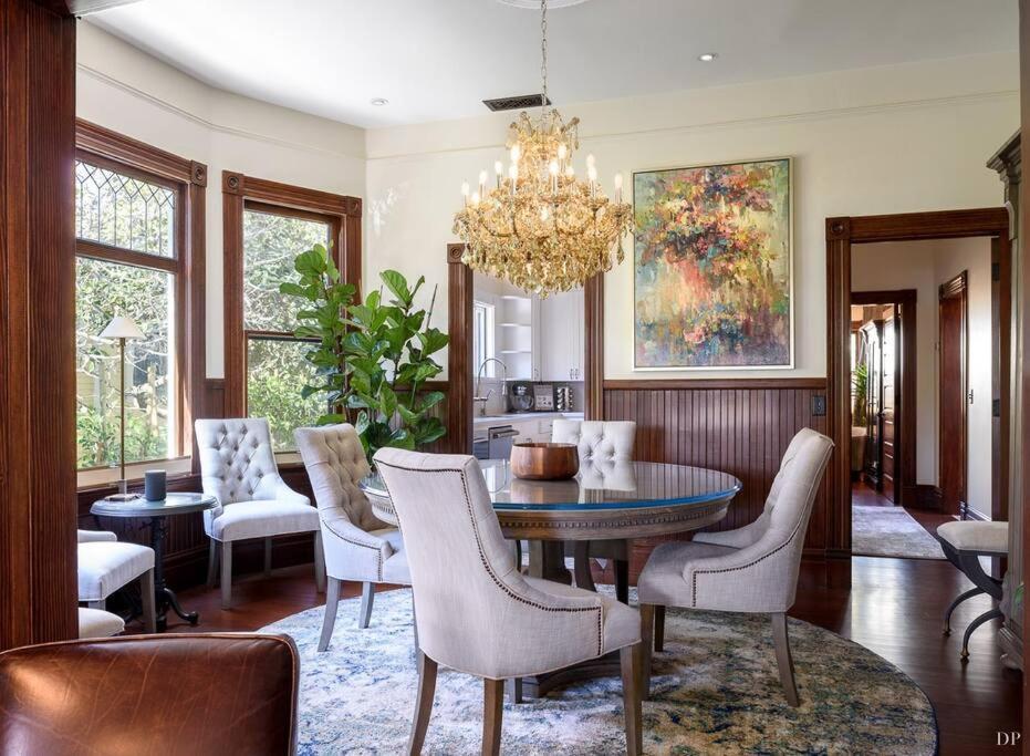 Upscale Downtown Home Walk To Beach Shops Bars 2 圣巴巴拉 外观 照片