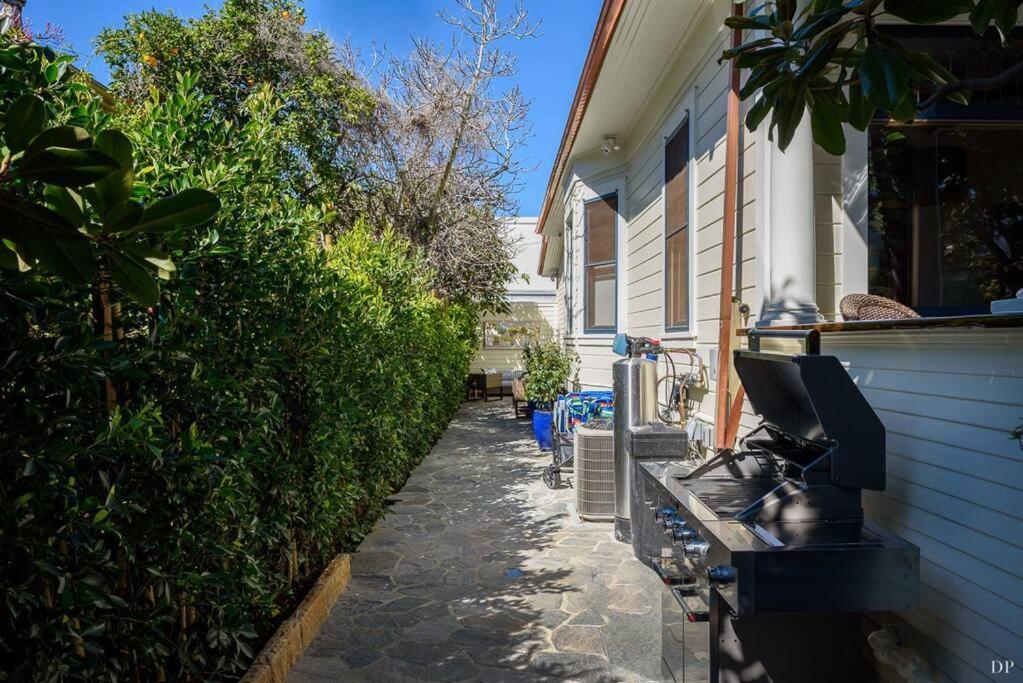 Upscale Downtown Home Walk To Beach Shops Bars 2 圣巴巴拉 外观 照片