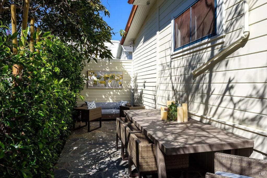 Upscale Downtown Home Walk To Beach Shops Bars 2 圣巴巴拉 外观 照片